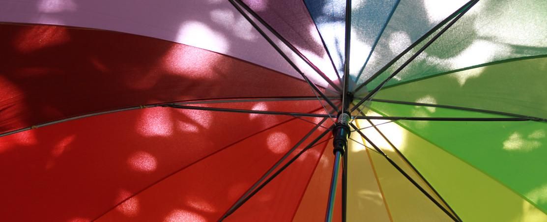 Ein bunter Regenschirm